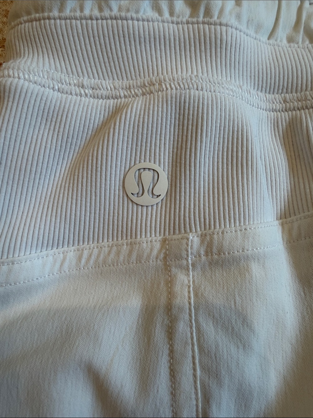 LULU LEMON White Shorts Size 0 - Picture 3 of 4
